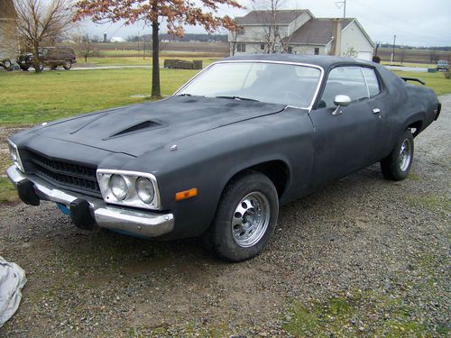 1973 plymouth roadrunner v8 auto, running and driving, needs restored