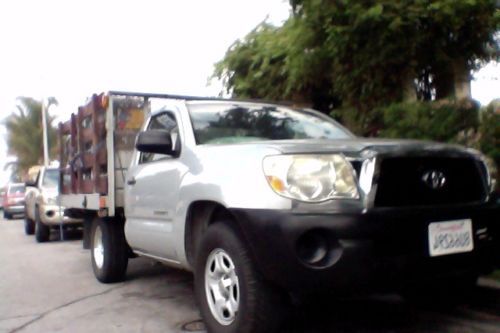 Toyota tacoma flatbed, 4 cylinders, gas saver, heavyduty tires.