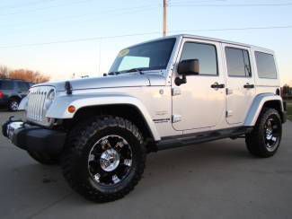 2011 jeep wrangler shara 4x4 aftermarket rim and tires! colored top!must see!