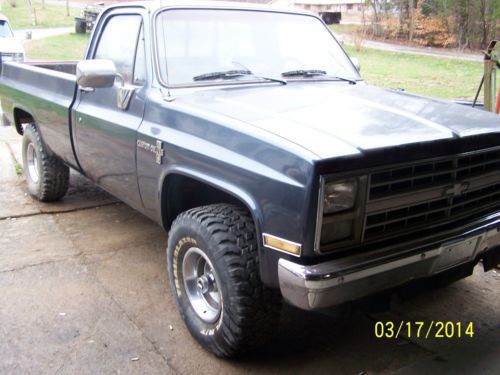 1985 chevrolet  c-10 solid, straight, and no rust... 4 wheel drive, automatic