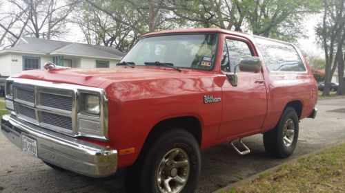1993 dodge ramcharger. ultra nice rebuilt and new everything 4x4