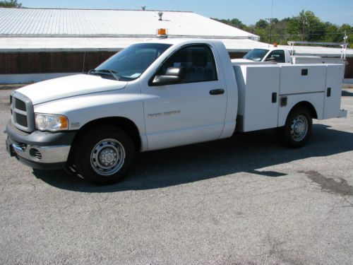 3/4 ton 8 ft bed clean utility truck ready to work v-8 auto 5.7 no rust issues!