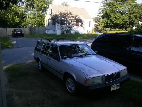 Silver 4 door wagon with sunroof