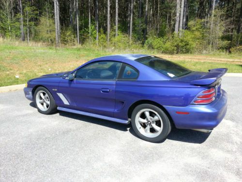 1995 ford mustang gt coupe 5.0l  w/ 5-speed manual transmission