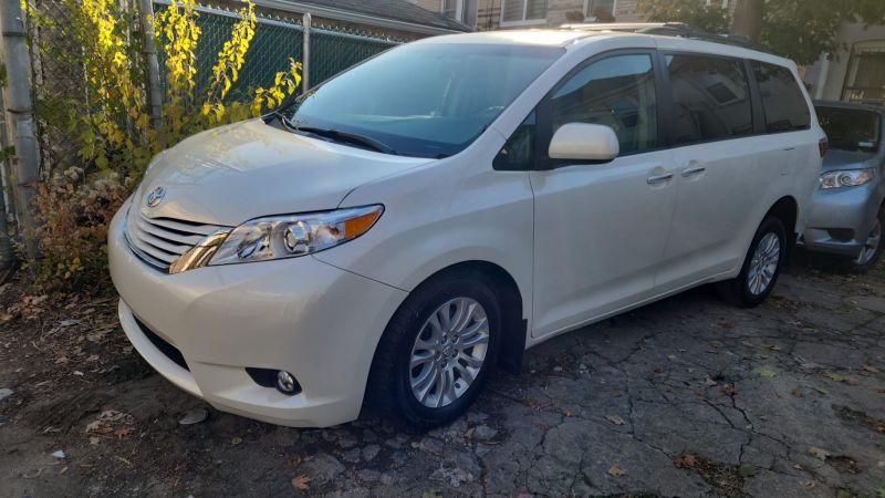 2017 toyota sienna xle mobility wheelchair accessible 31k miles<br />
rear entry - $42,995