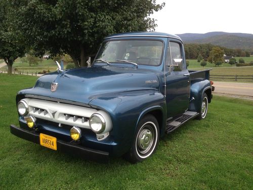 1953 ford f100 pick-up truck
