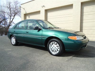 1999 ford escort se/nice!look!affordable!great shape!warranty!wow!
