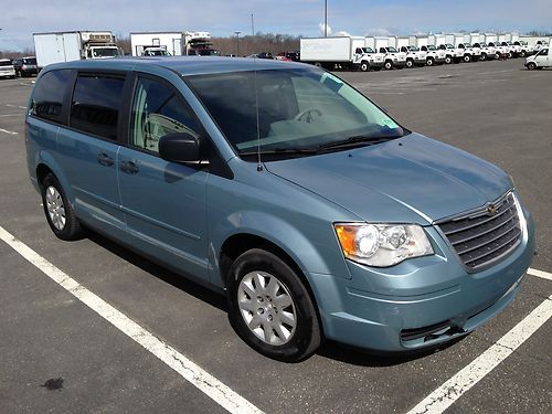 2008 chrysler town &amp; country power sliding doors  no reserve price!!!!