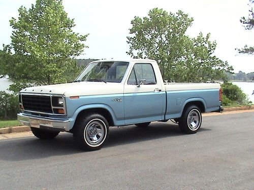 1981 ford custom f-100 short bed.  gorgeous !!!!!