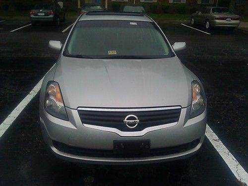 Awesome nissan altima with sound system