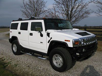 One owner 2004 hummer h2 luxury hard to find white! ultra clean!