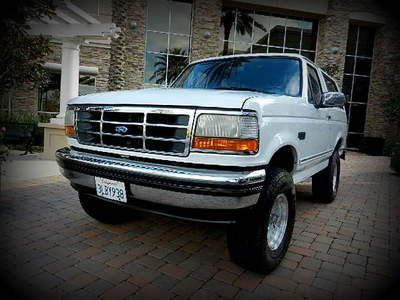 Amazingly clean~low miles~3" lift~1 family vehicle~warranty~no oil leaks