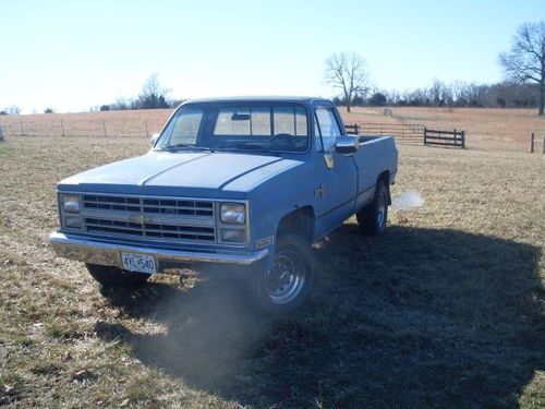 1985 chevy 3/4 ton scottsdale 2wd 350 runs awesome!!