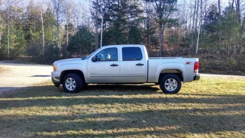 2011 gmc 1500 sle z71 crew cab one owner new tires amsoil fluids pampered truck