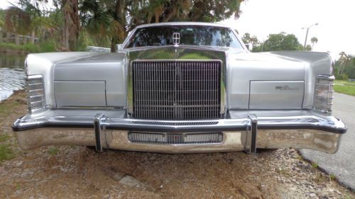 Heres a beutiful 1979 lincoln continental