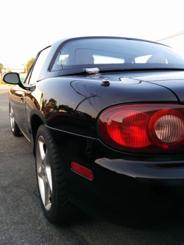 Fully loaded 2001 miata, low miles with 6-speed manual, 30+ mpg!