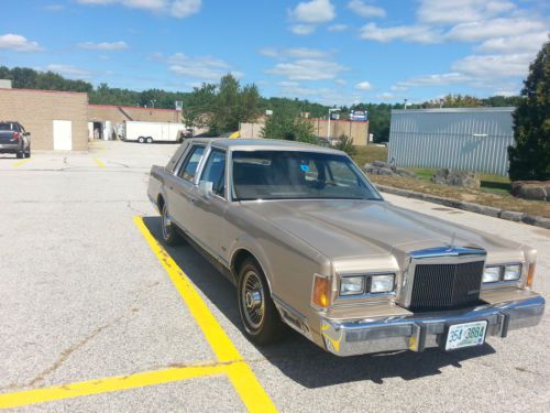 1989 lincoln town car, signature series 75k miles  near mint condition