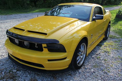 2005 ford mustang gt only 29k miles garage kept lost job must sell excellent con