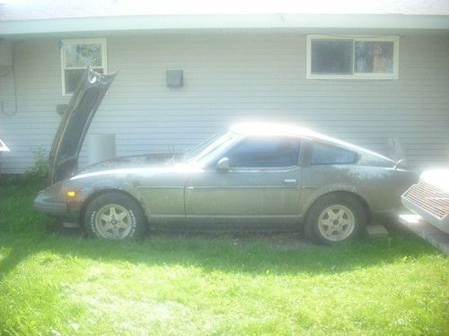 2 datsun 280zx project or parts cars..1980 and 1982 280zx..not running..michigan