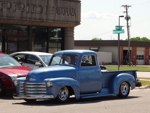 1950 chevy pickup show and go, zz4 350 custom interior and stance,  drivingvideo