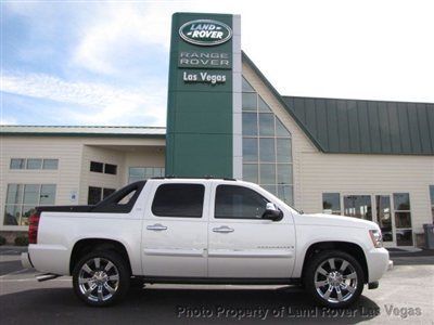 White diamond 2008 avalanche ltz with navigation and rear seat dvd video system