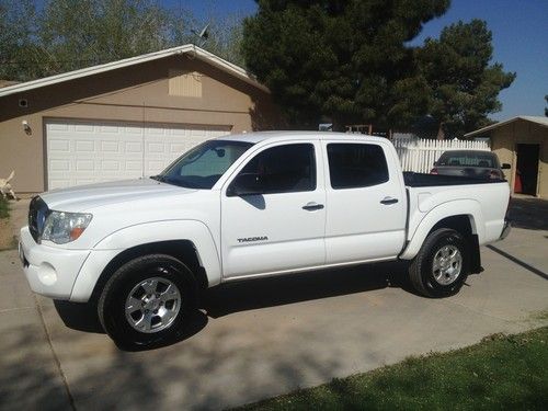 2006 toyota tacoma sr5 4x4 double cab, one owner 37,000 miles. superb condition.