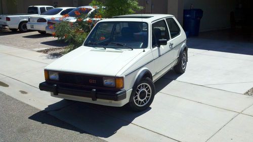 Gti hard to find mk1 in exelent condition white on blue is in great condition