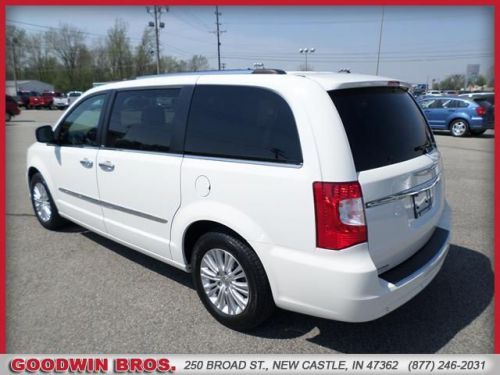 2012 chrysler town & country limited