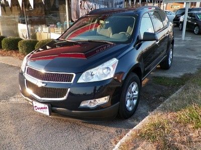 Suv mp3 cd chevy cloth pre-owned low miles excellent condition tow hitch sale