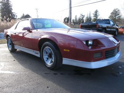 Iroc z 28 v-8 5.0l ho 5 speed manual shift t-tops clean stock condition!