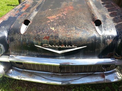 Chevrolet bel air, 1957. needs full restoration. all trim and parts included