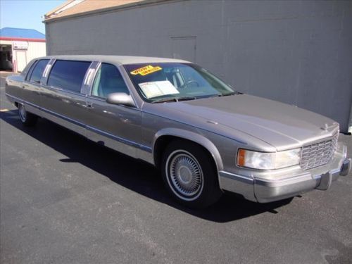 1996 cadillac fleetwood limo low low miles 7500. like brand new!