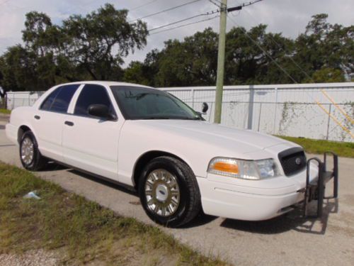 P71 police interceptor *2004 crown vic* serviced &amp; ready -new goodyears pwr seat