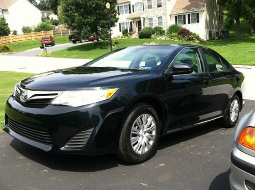 2012 toyota camry le !!! 7,000 miles !!!