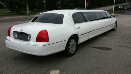 2005 lincoln town car executive coach builders ecb limousine limo white