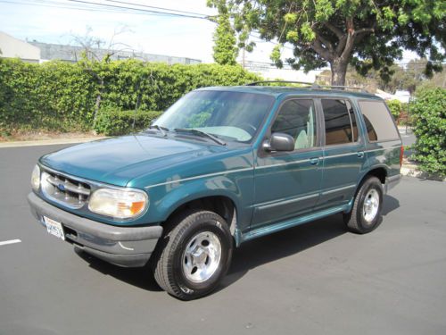 1998 ford explorer xlt 4wd - only 45.9k miles! clean title + runs really well!