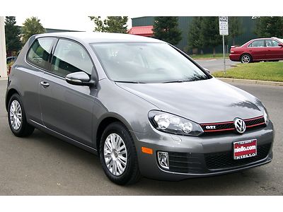 Only 1k mls, gti appearance, bluetooth, heated seats, power pckg, low reserve!!