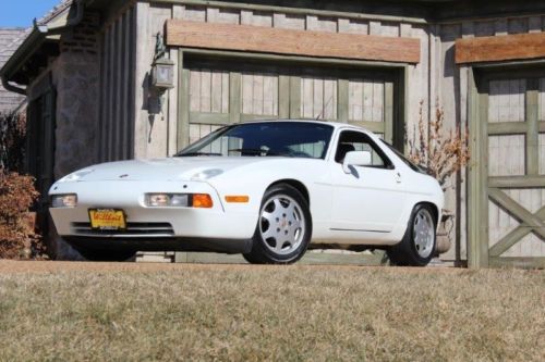 1991 porsche 928 gt fully serviced!  grand prix white low miles! 5 speed manual