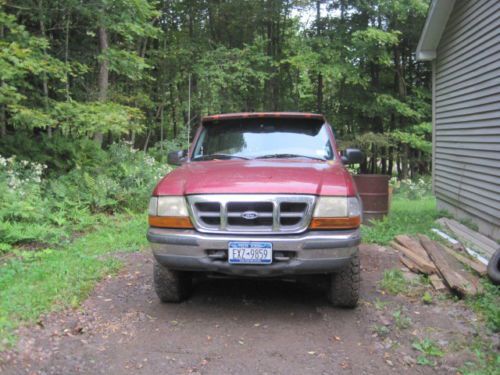 1998 ford ranger xlt ext cab, 5 speed 4wd 6 cyl.  bad clutch. parts truck  only.