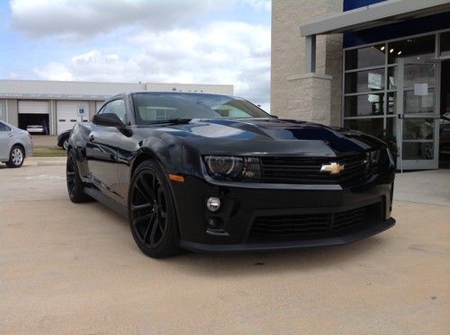 2013 chevrolet camaro zl1 - 6.2l supercharged 2dr coupe! 1900 mile monster!