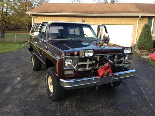 Great looking 4x4 jimmy blazer with western plow selling cheap