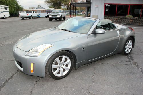 2005 nissan 350z convertible 6 speed - full load - excellent shape - *canada*