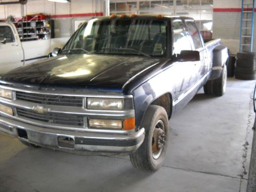 1994 chevrolet c3500 crewcab diesel. dually. great parts truck or project.