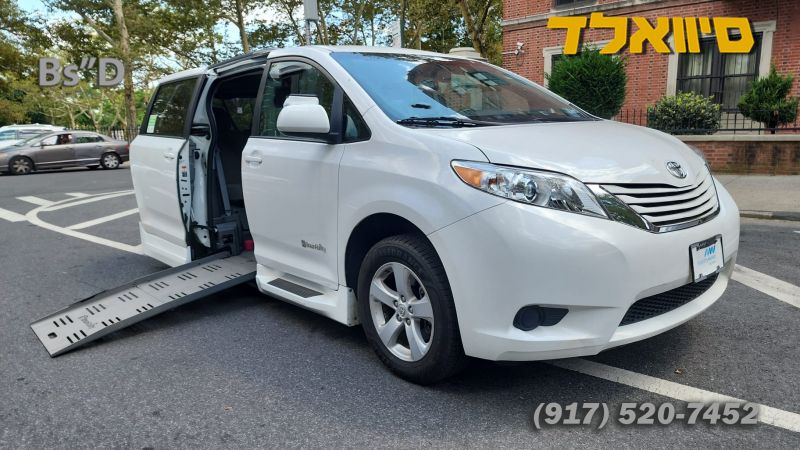 2015 toyota sienna le wheelchair accessible mobility | 25k miles <br />
$32,325