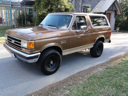 Full size ford bronco-eddie bauer edition 5.0 with 32's very nice low reserve
