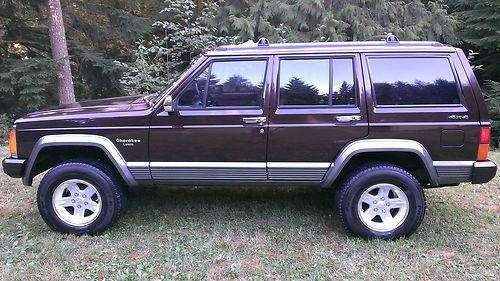 Jeep cherokee with leather and a dana 44, 65 pictures below