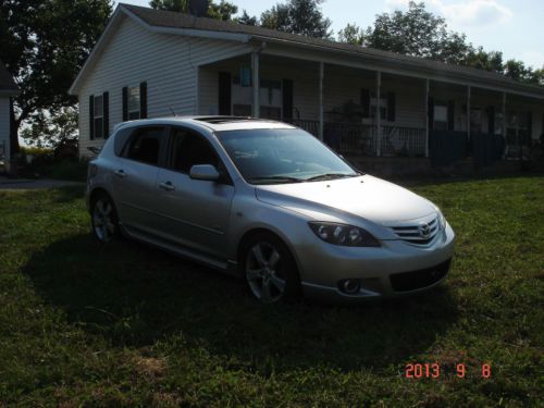 2006 mazda3 mint condition, looks and runs excellent, great on gas