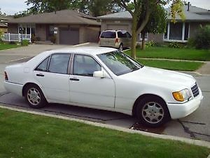 Very nice looking white mercedes 300 sd 1993 very nice interior and outside look