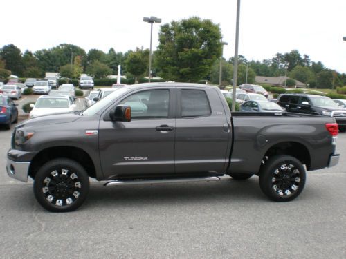 2012 toyota tundra base crew cab pickup 4-door 4.6l,4x4, ready for the snow!!!!!