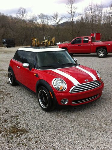 2008 mini cooper base coupe 58,000 miles clear title beautiful red and white